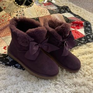 Ankle Uggs with Bow Maroon color